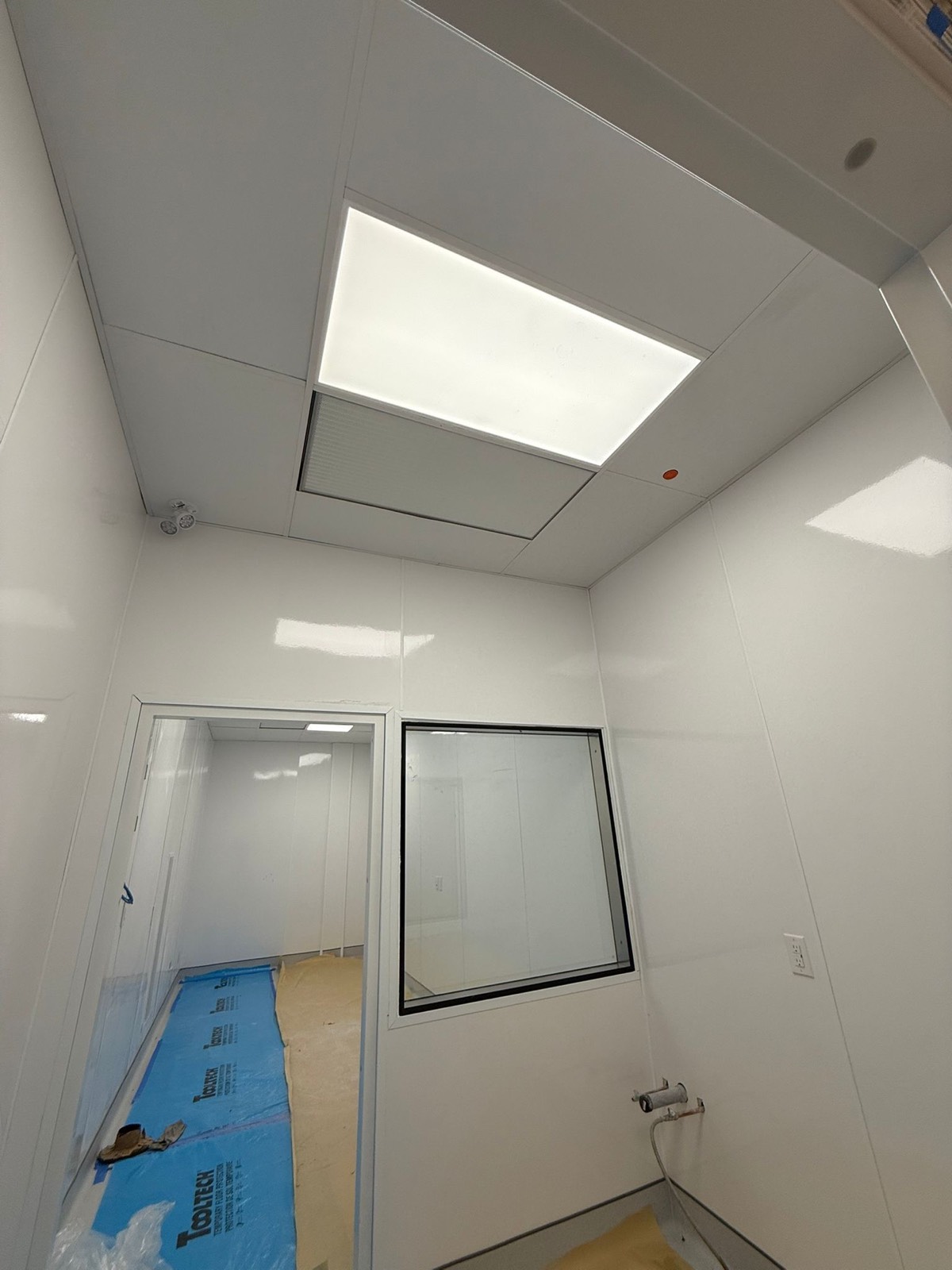 Hygienic white FRP wall and ceiling panels installed in a clean room